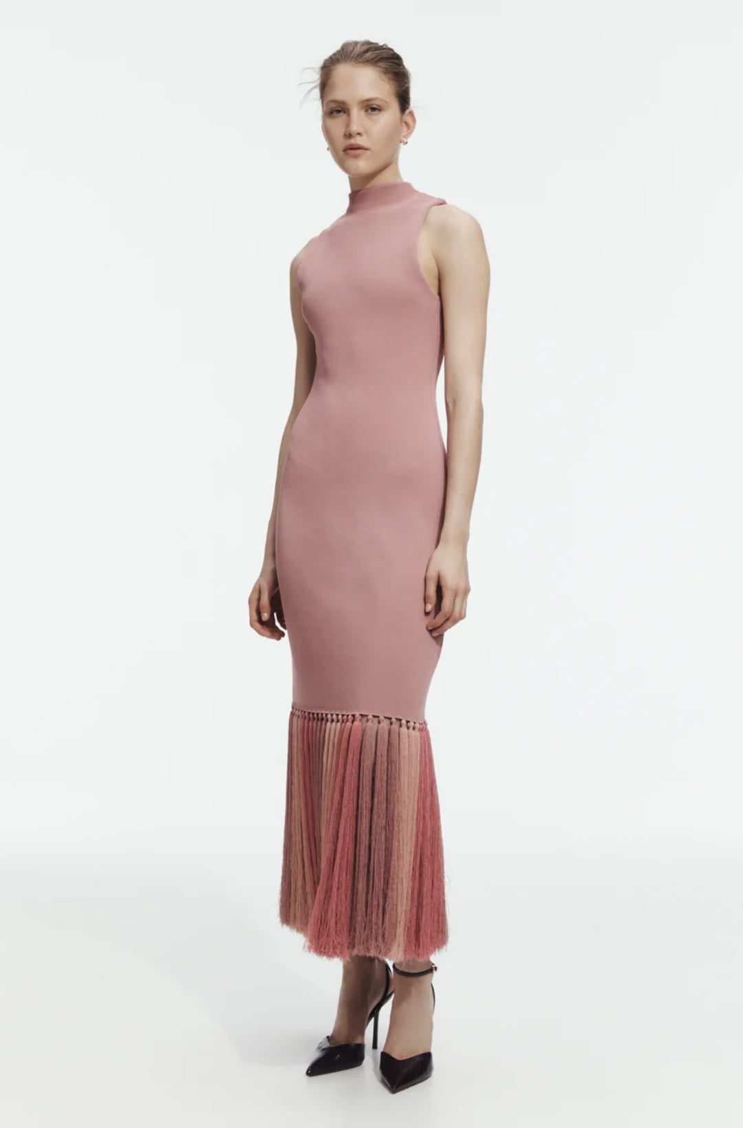 Vestido rosa palo con flecos