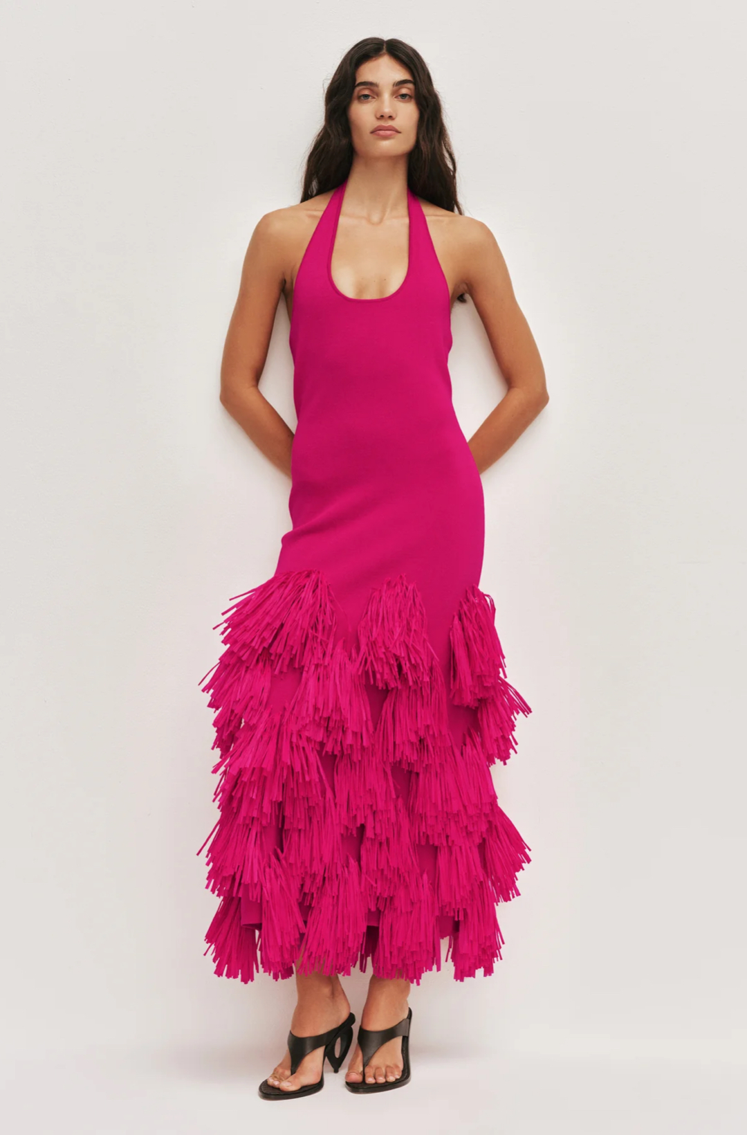 Vestdio rosa con flecos de rafia