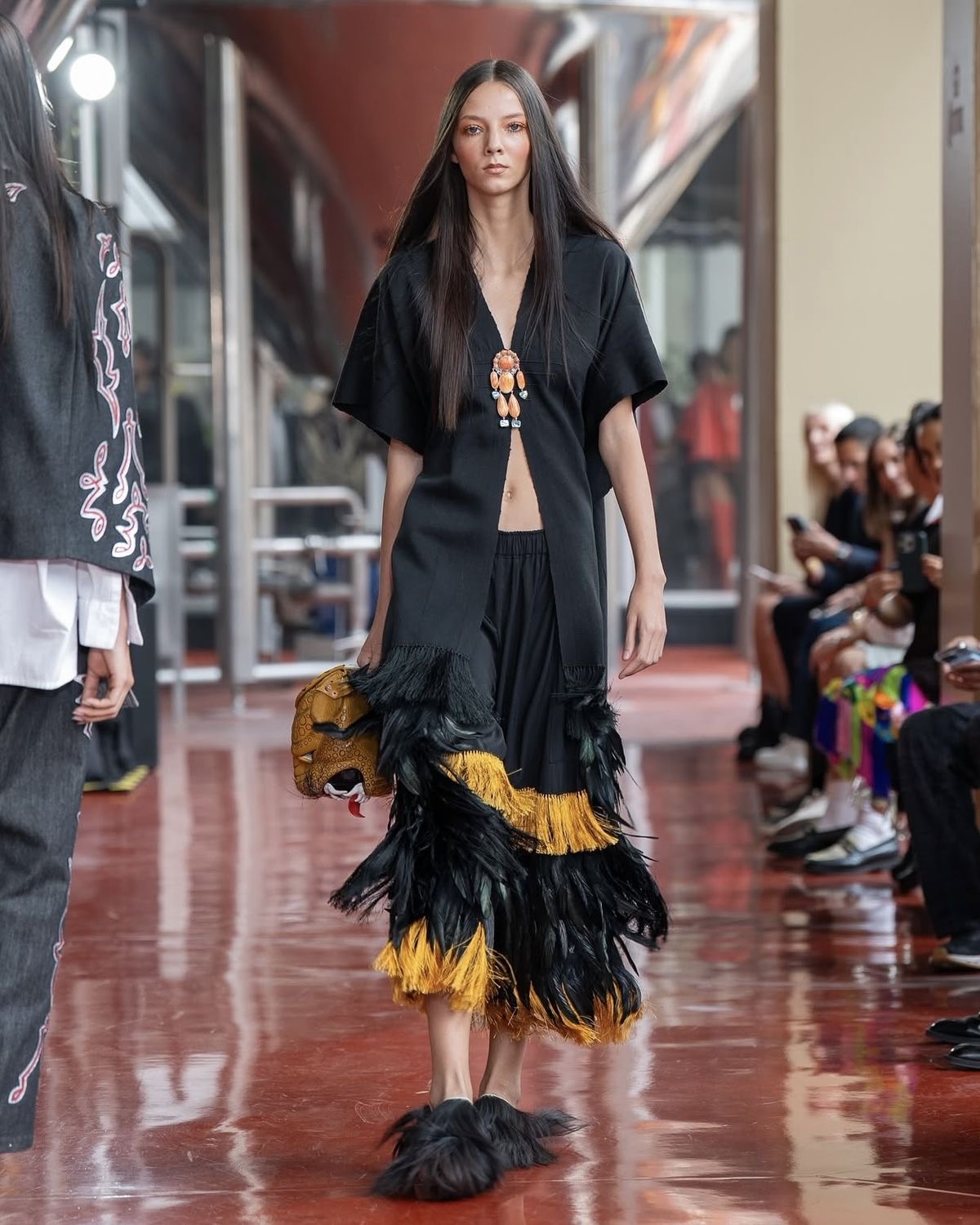 Modelo desfilando para Volvo Fashion Week México