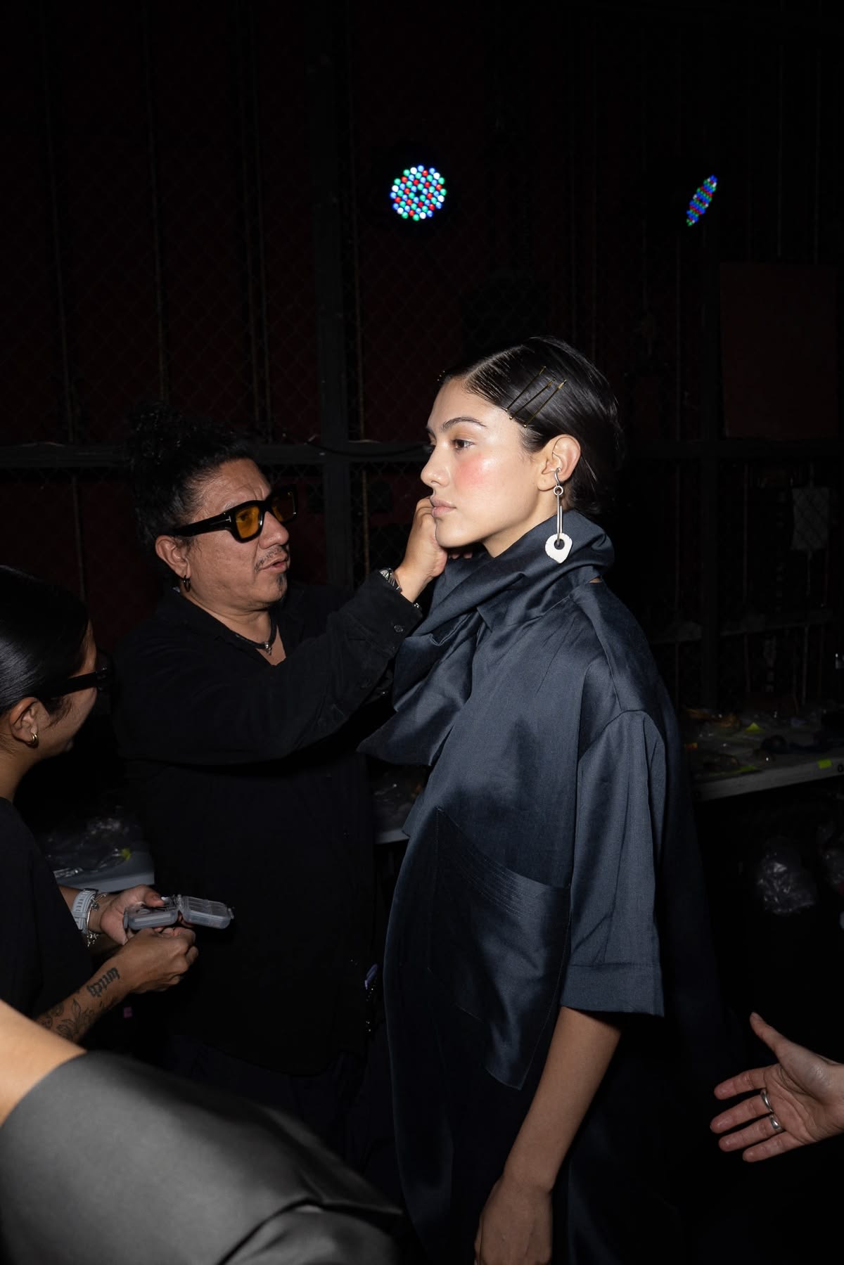 Modelo en backstage 