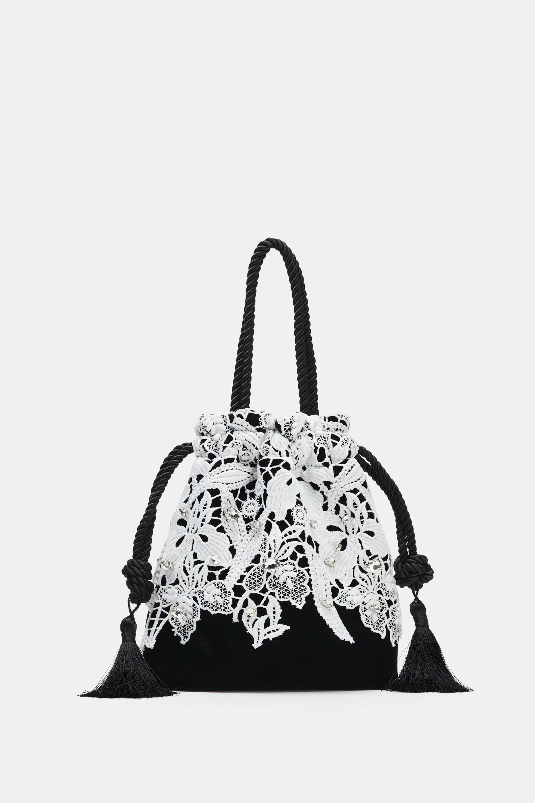 Bolso negro con encaje blanco colección ZARA día de muertos