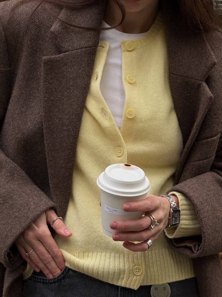 Amarillo y café