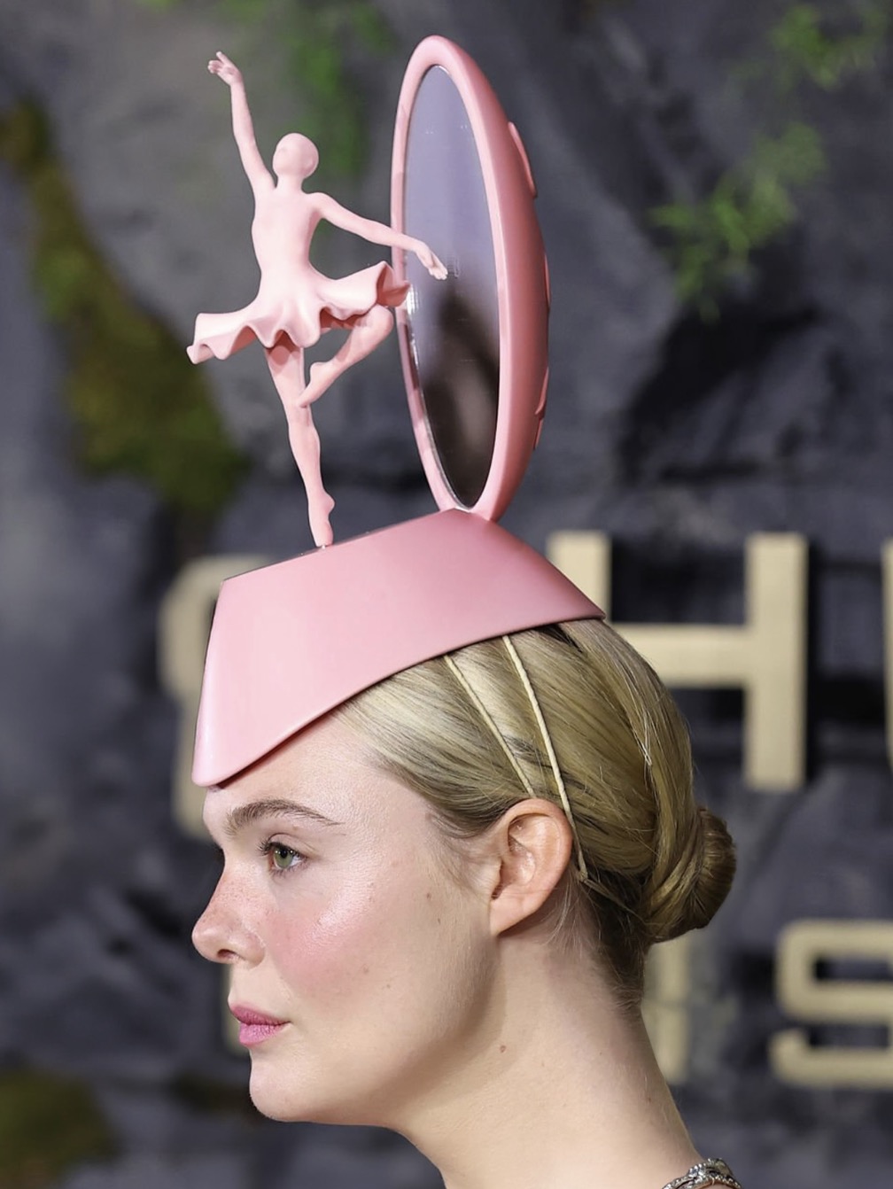 Elle Fanning tocado bailarina premiere Los juegos del hambre