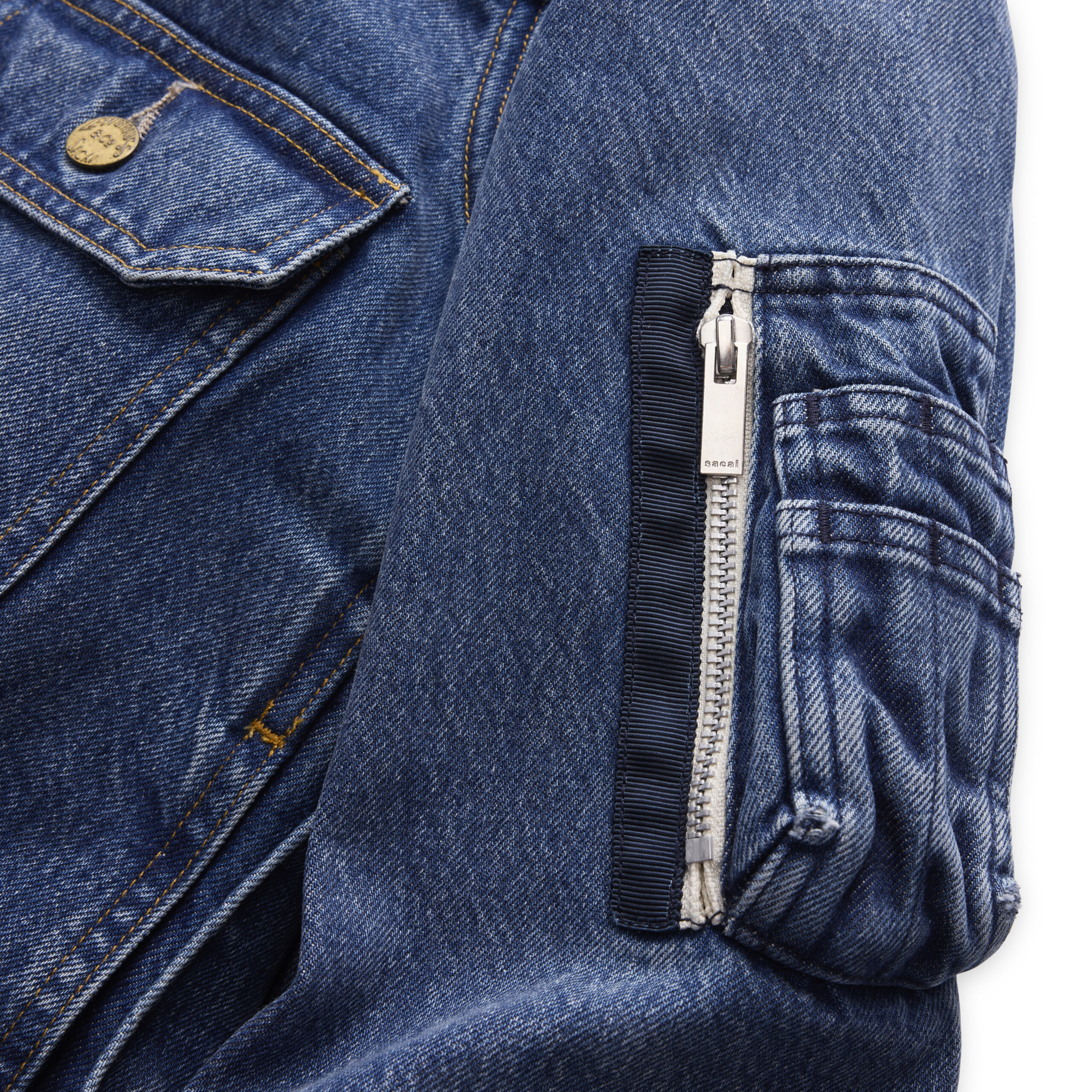 Chamarra denim con bolsillo de sierre en el brazo