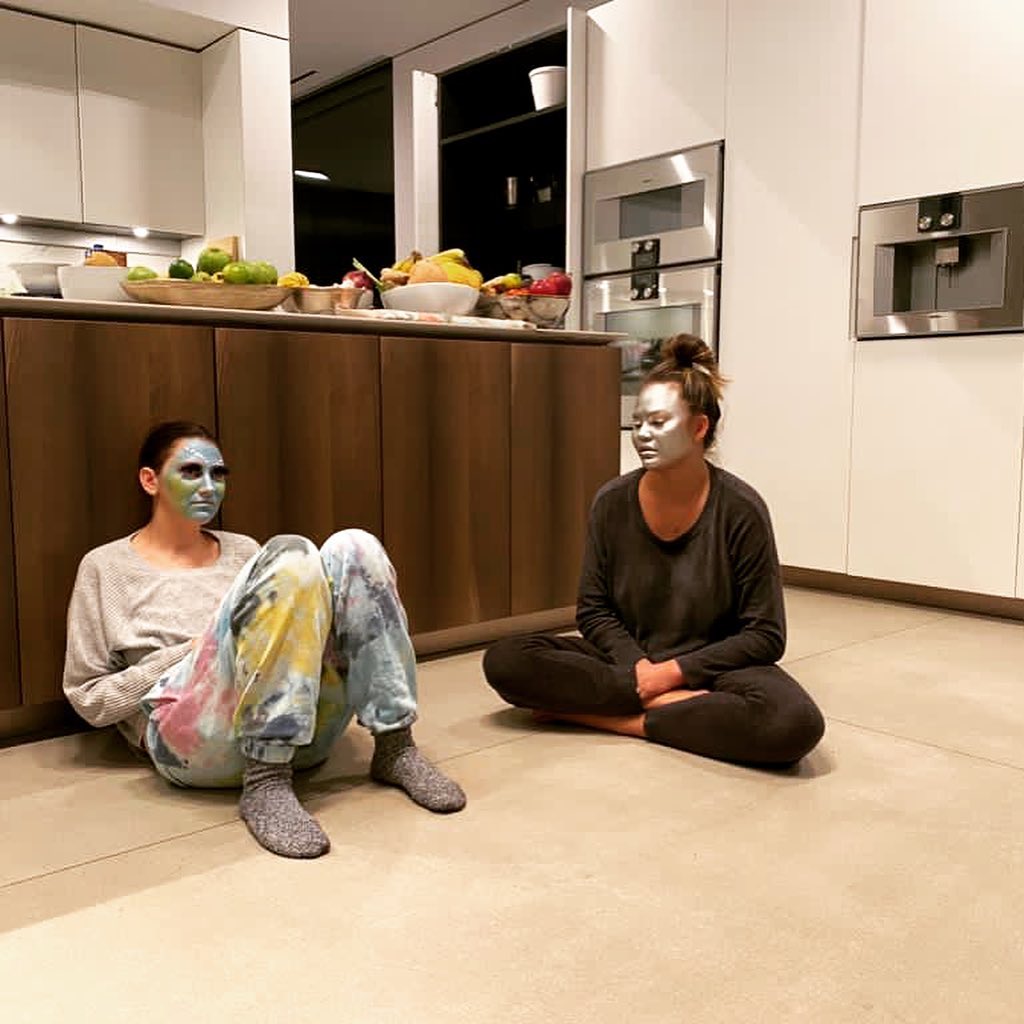 Luna Simone Stephens gives mom Chrissy Teigen a silver makeover