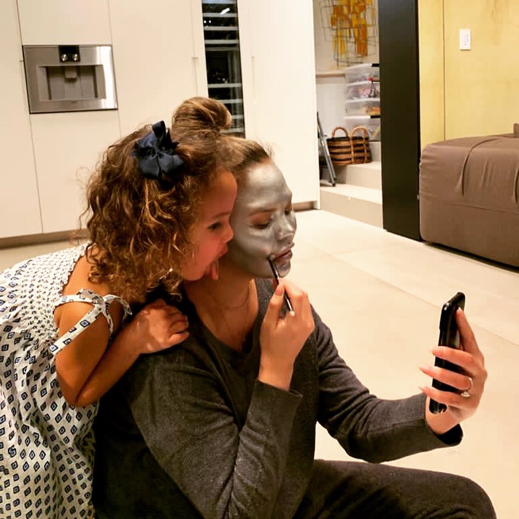 Luna Simone Stephens gives mom Chrissy Teigen a silver makeover