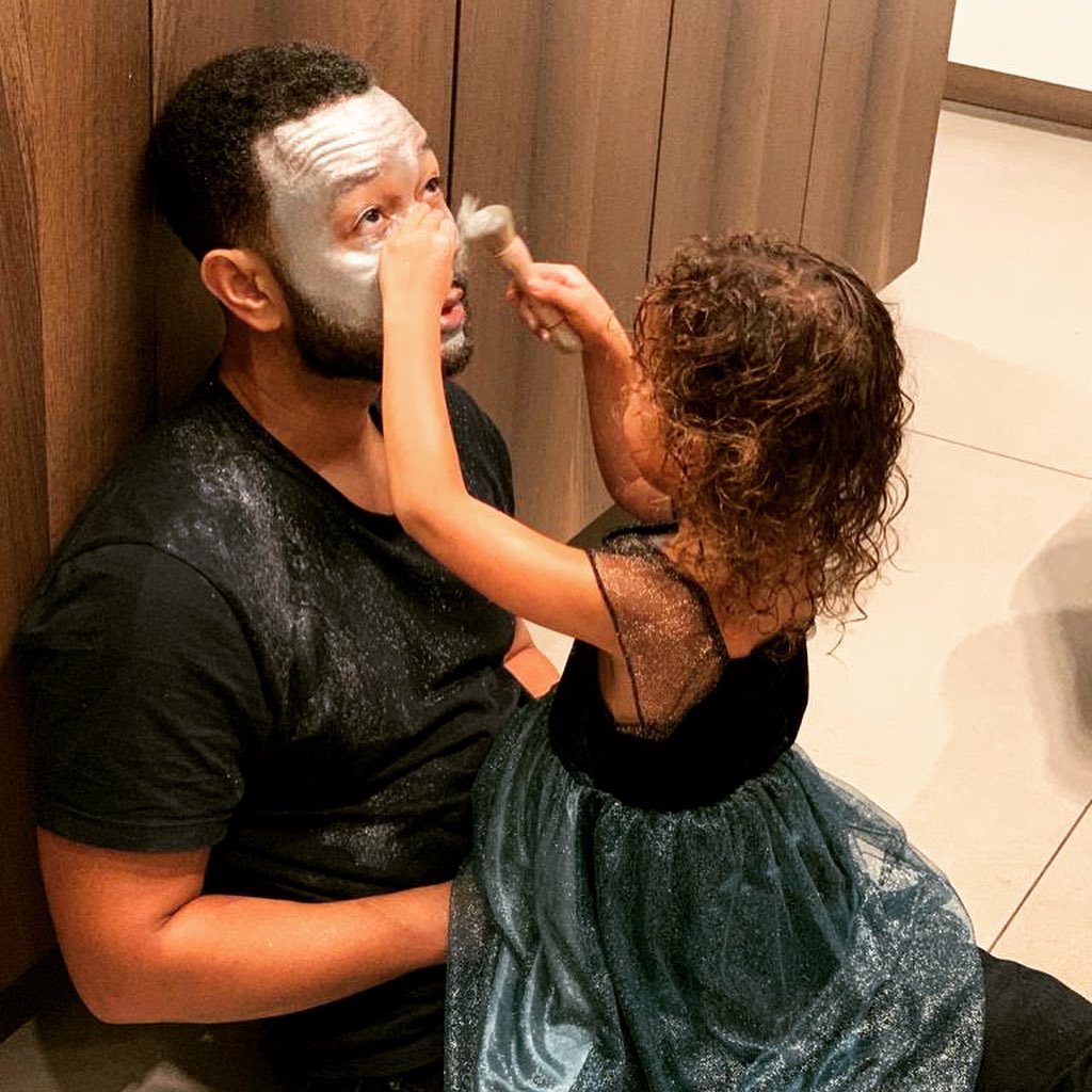 Luna Simone Stephens gives mom Chrissy Teigen a silver makeover
