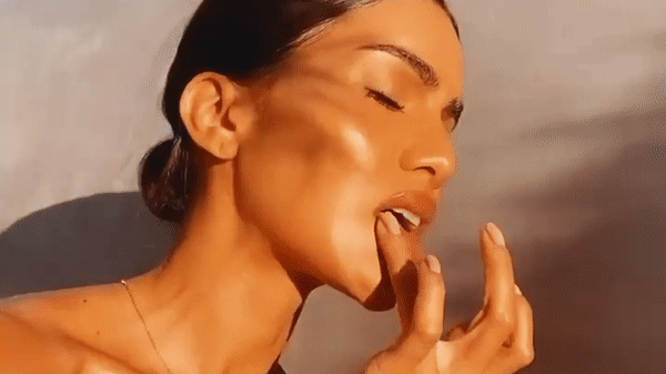 Beauty influencer Camila Coelho reveals her 'secret tool' for reducing  puffiness, Beauty influencer Camila Coelho shares her morning skin care  routine for looking flawless, By Yahoo Life