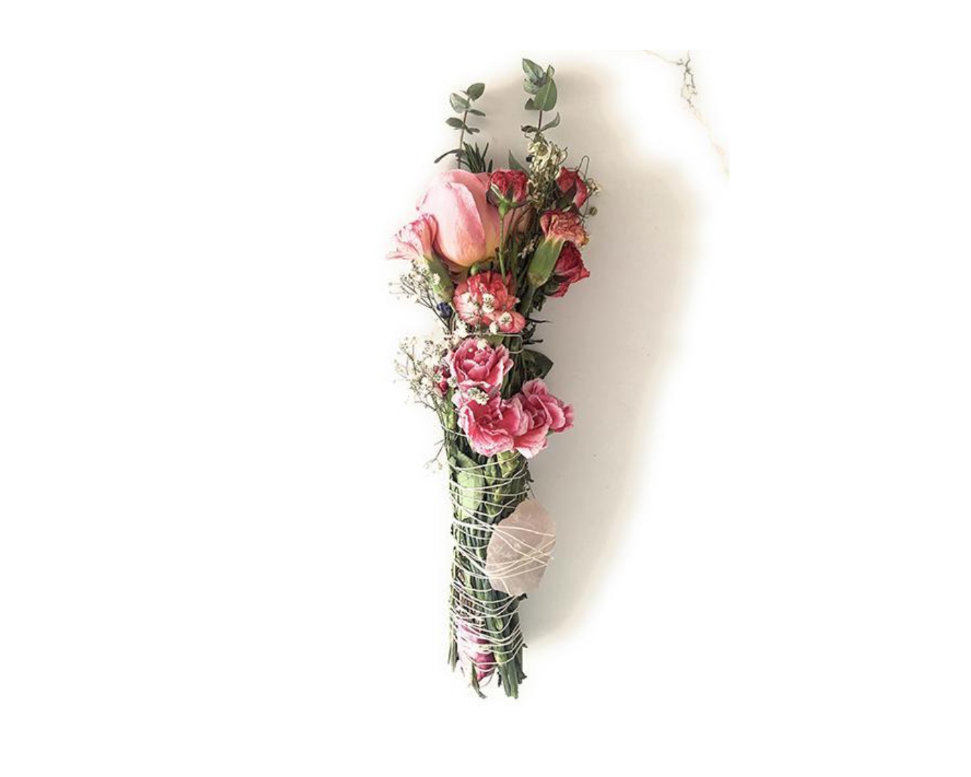 Valentine Love Smudge Stick (rose, eucalyptus, rosemary, chamomile, rose quartz, carnations and baby's breath), 