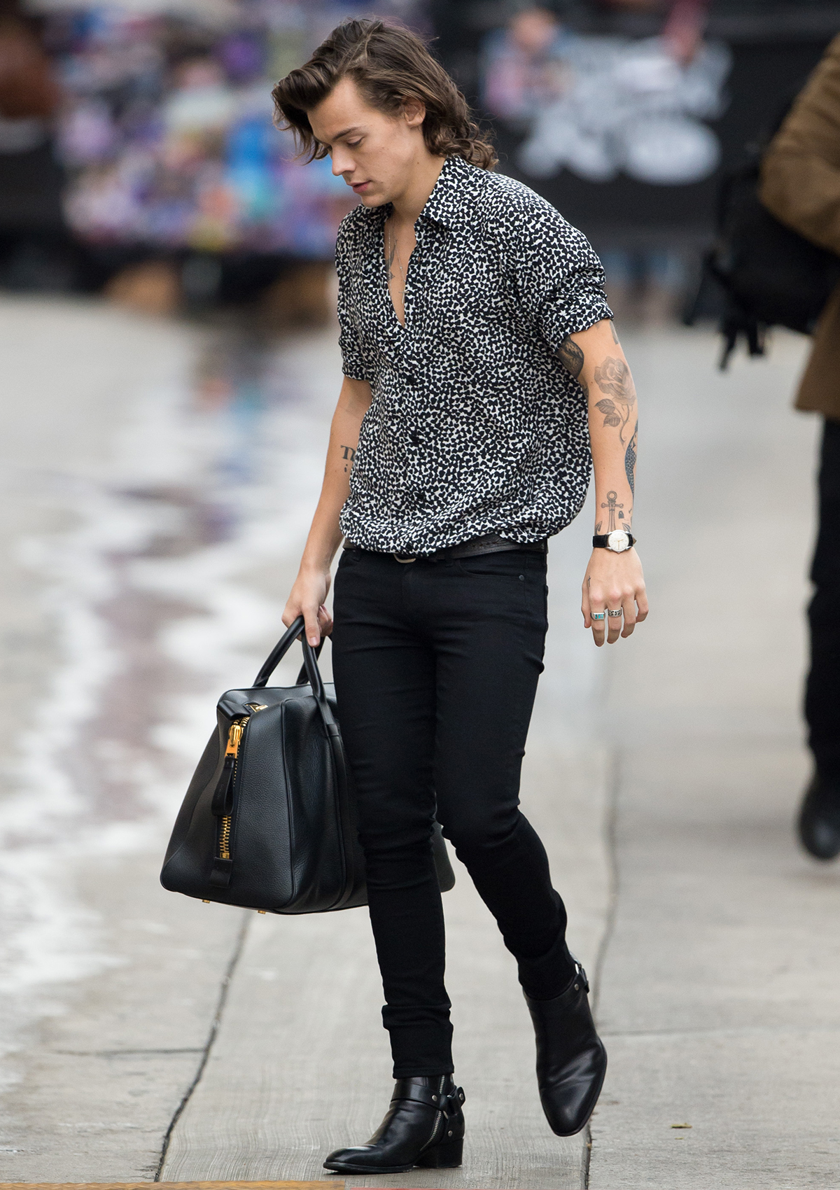 Share more than 90 harry styles leather bag - esthdonghoadian