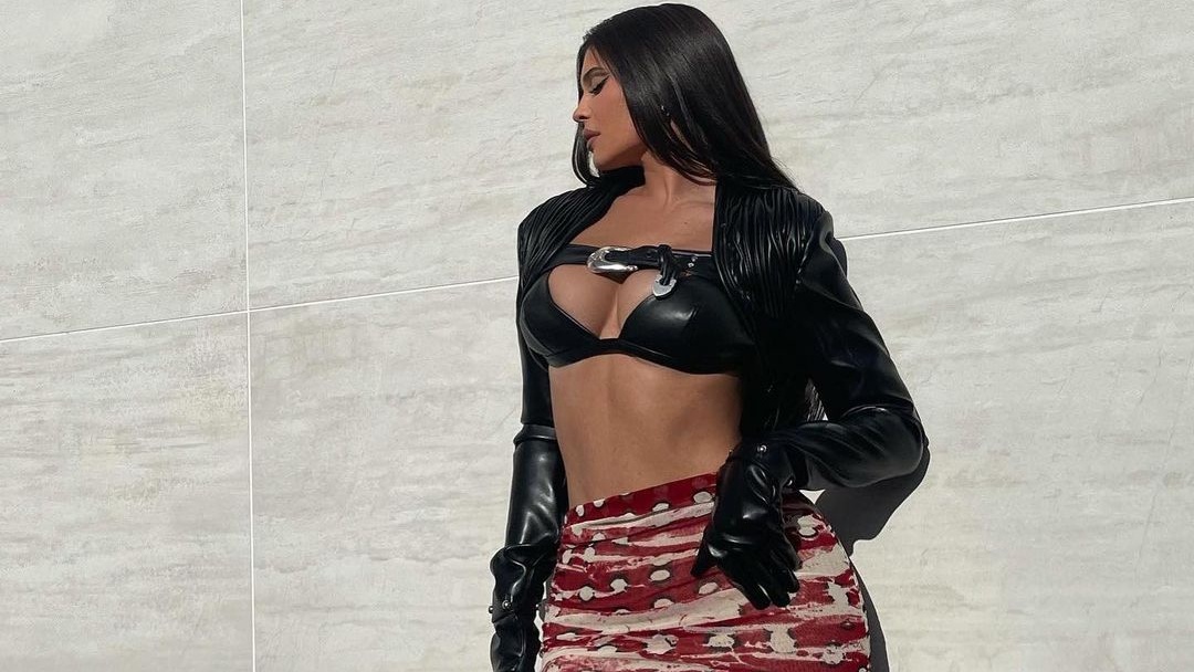 Kylie Jenner ASTOUNDS In Latex Corset - Latex24/7