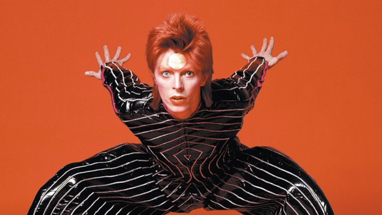 Doja Cat Invites Us To Planet Her While Channeling David Bowie Doja Cat Invites Us To Planet Her While Channeling David Bowie