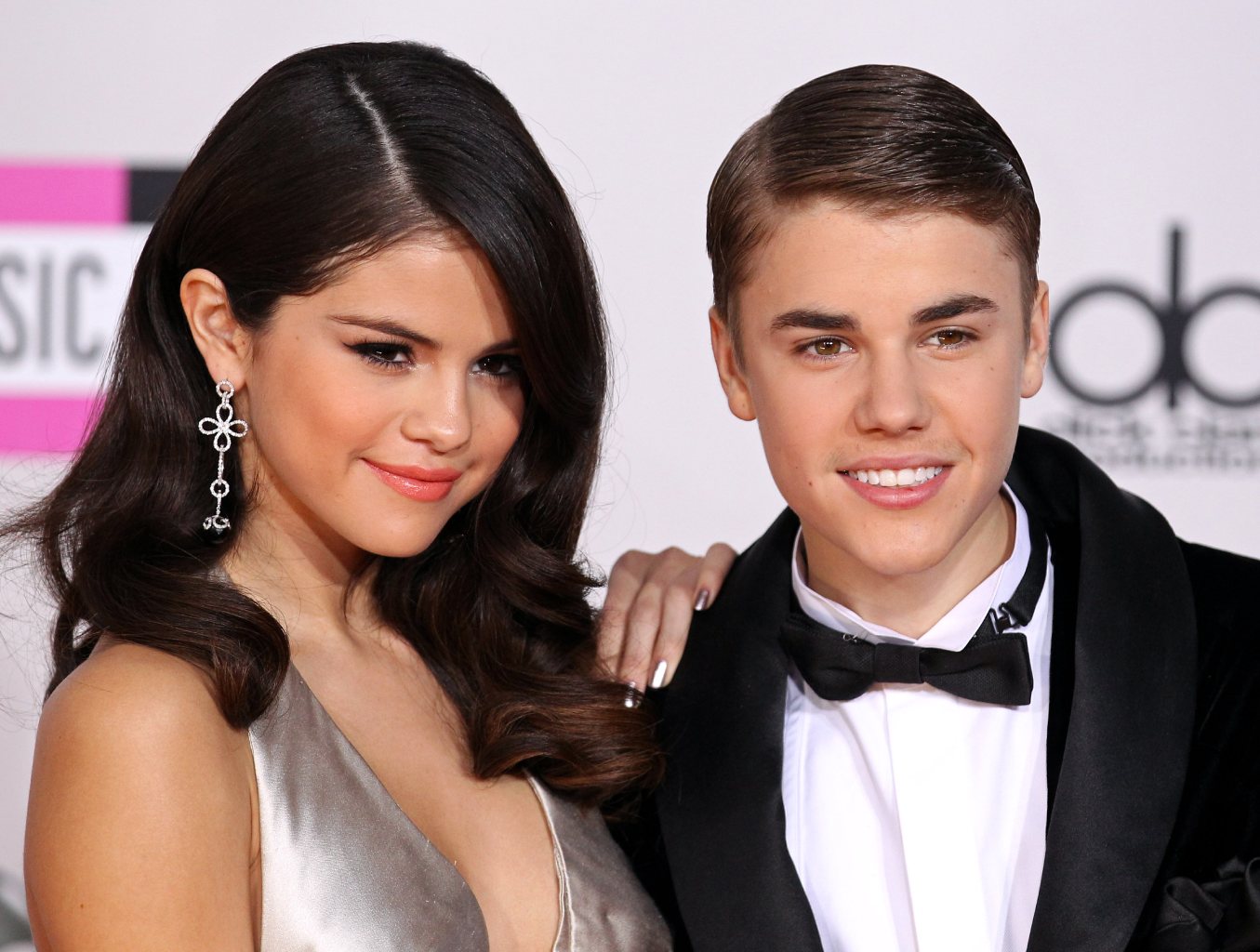 Selena Gomez Mocks Justin Bieber Romance With 'Red Flags' TikTok