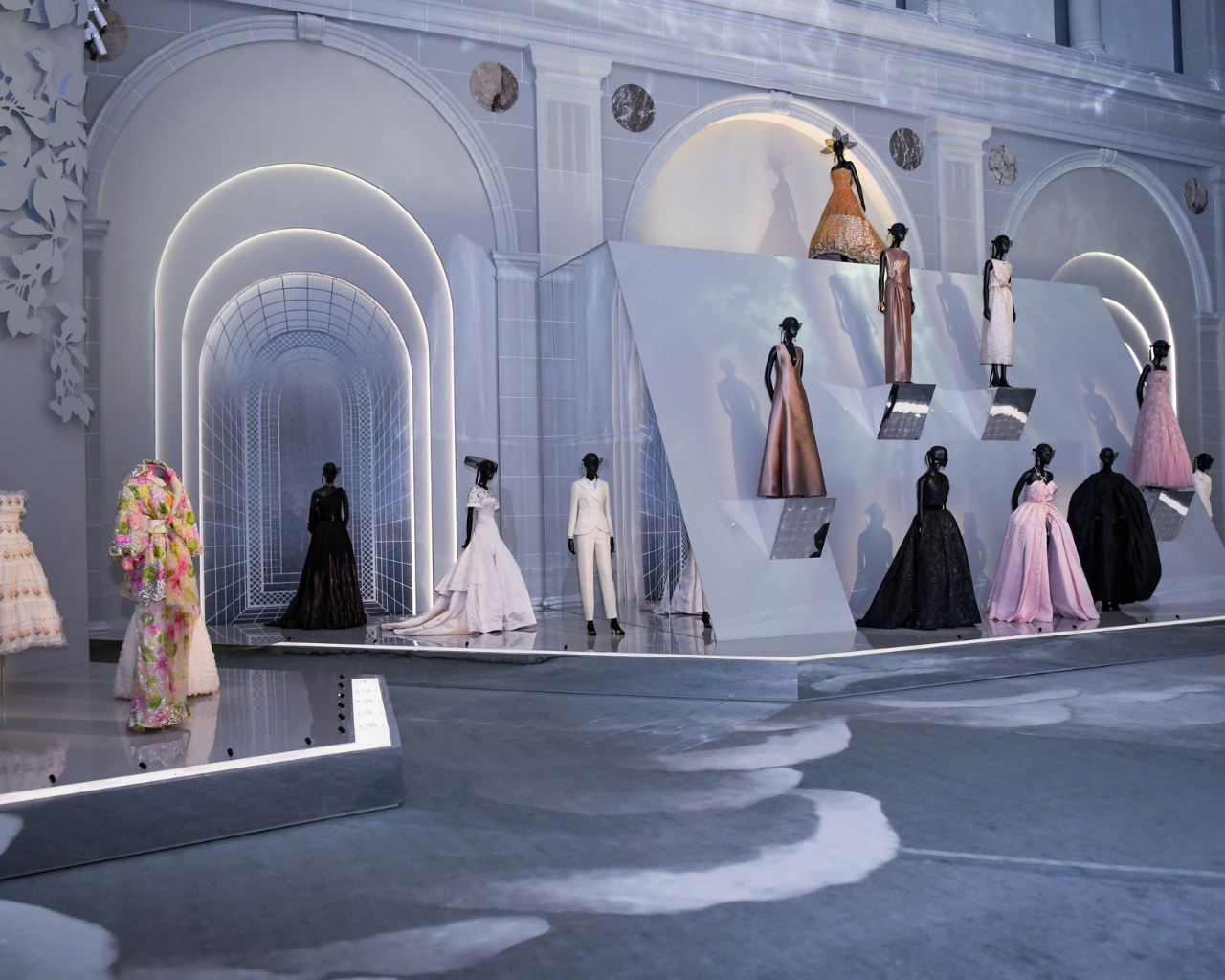 Dior faz exposição no Brooklyn Museum - Brasil Travel News