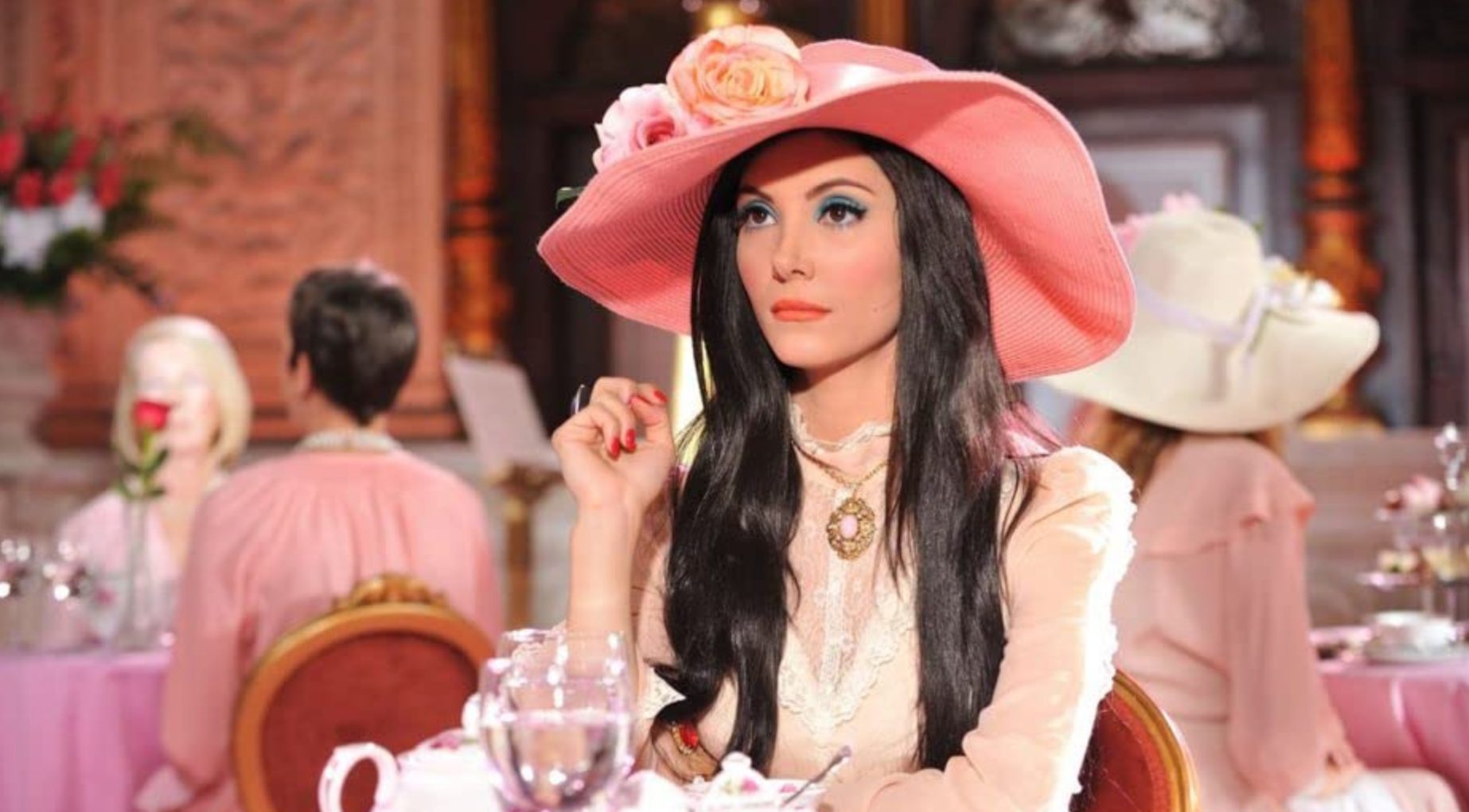Samantha Robinson in <i>The Love Witch</i>