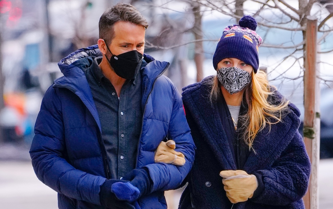 Ryan Reynolds And Blake Lively Are Cozy Couple Twinning Goals 