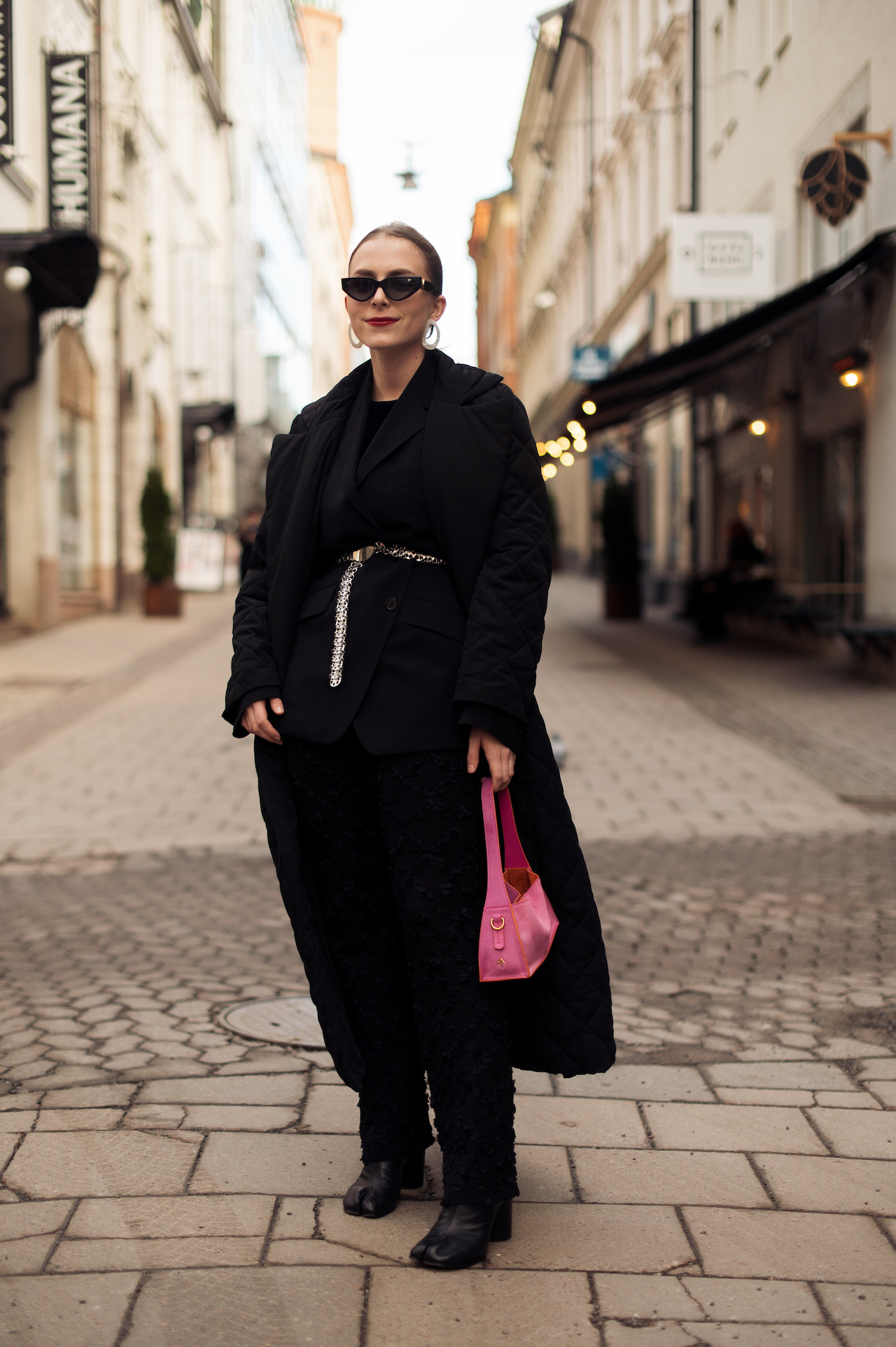 Two Ways: Pink Scarf + Black Coat (Le Fashion)  Bloglovin fashion,  Fashion, Stockholm fashion week