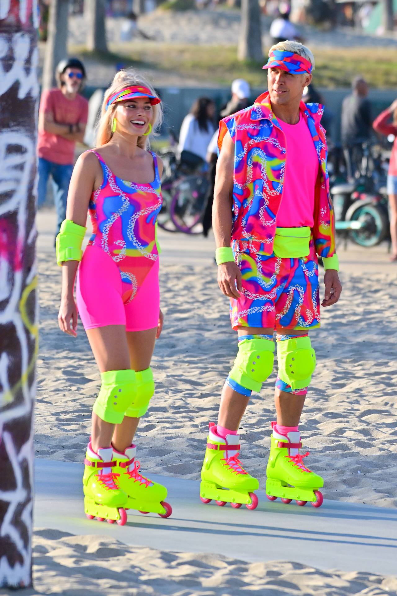 Margot Robbie And Ryan Gosling Skate As Barbie And Ken 7008