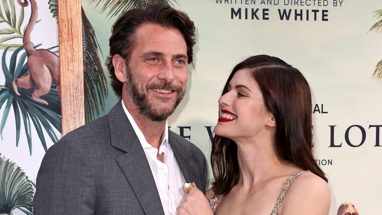 Alexandra Daddario Met Husband Andrew Form In An Unexpected Way alexandra-daddario-met-husband-andrew-form-in-an-unexpected-way