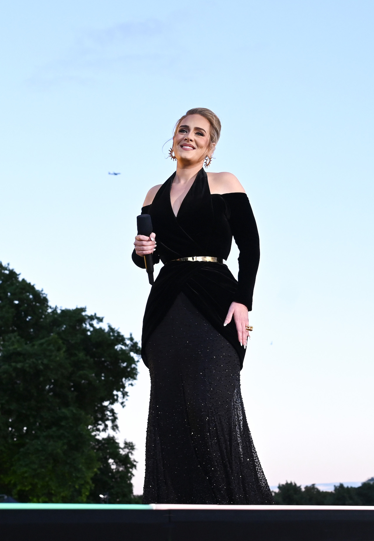 Adele Sports Glamorous Black Dress For First Concert In Five Years
