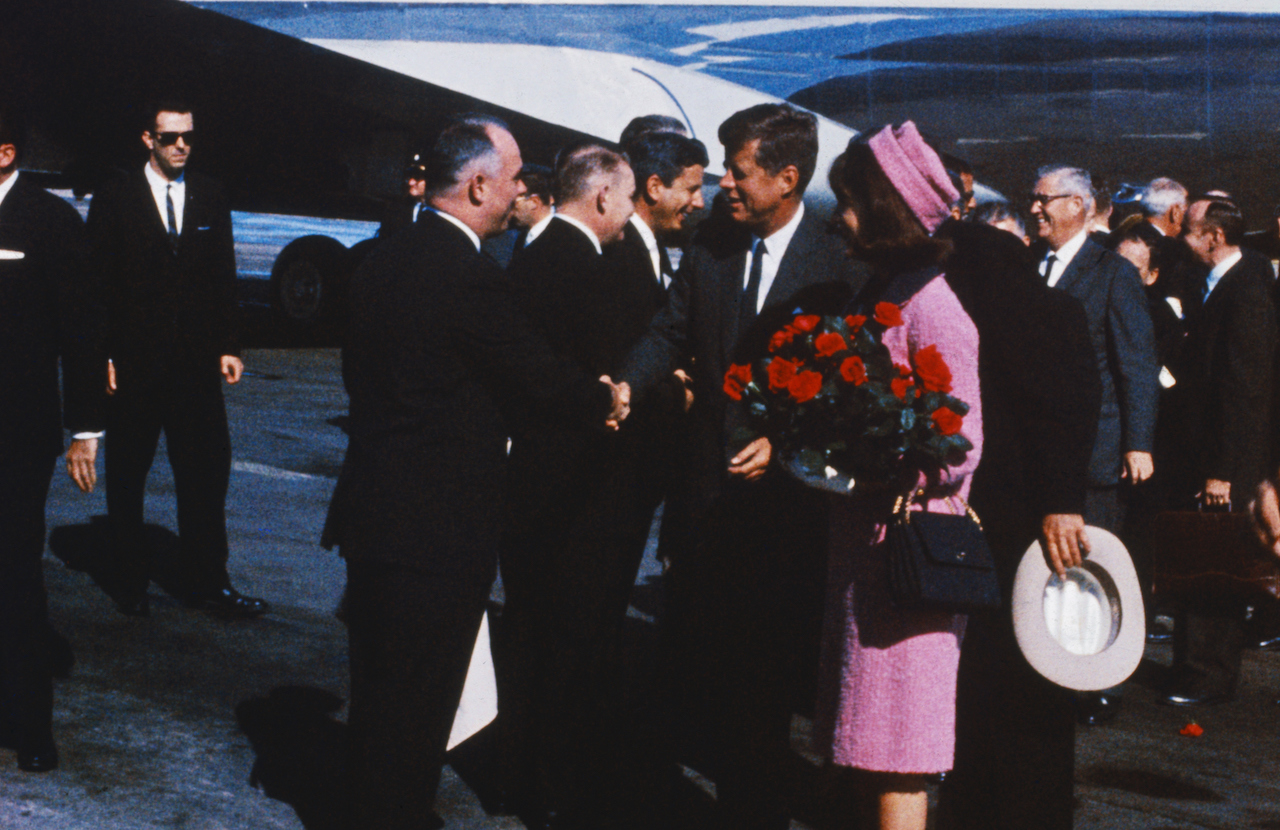 vente Opbevares i køleskab sandhed History of Jackie Kennedy's Pink Suit Worn the Day JFK Was Assassinated