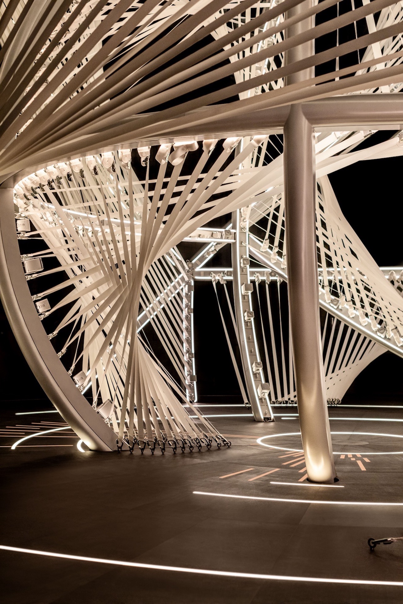 Moët & Chandon Unveils Es Devlin Sculpture with Celebration