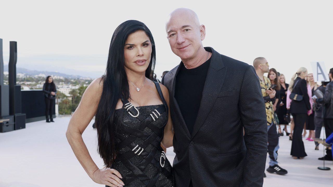 Jeff Bezos and Lauren Sánchez Are Engaged: See Her Ring