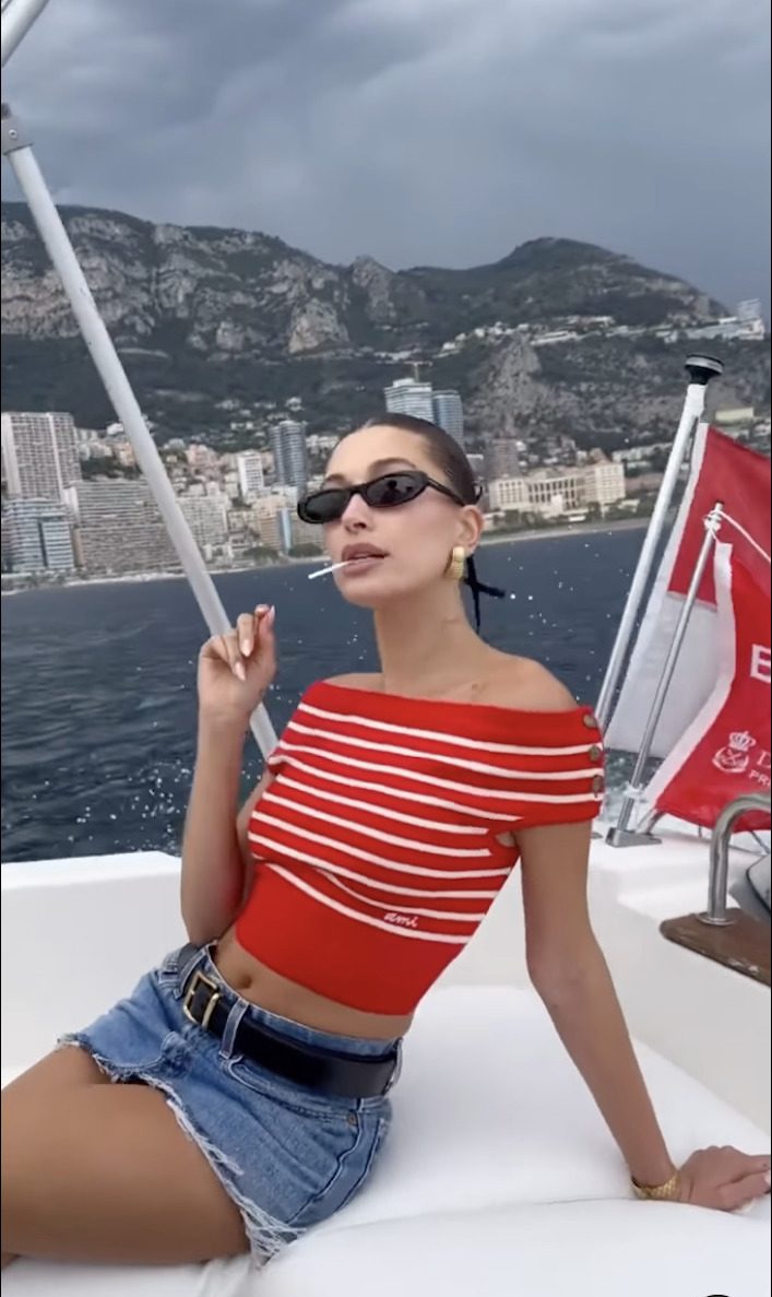 SLFMag — Hailey Bieber wore a Y2K-inspired summer look. She
