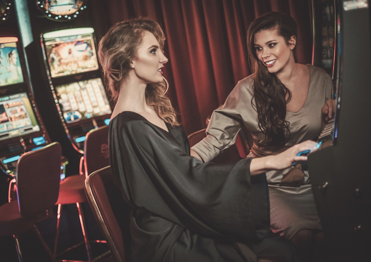 How To Dress For A Night At The Casino -  Blog