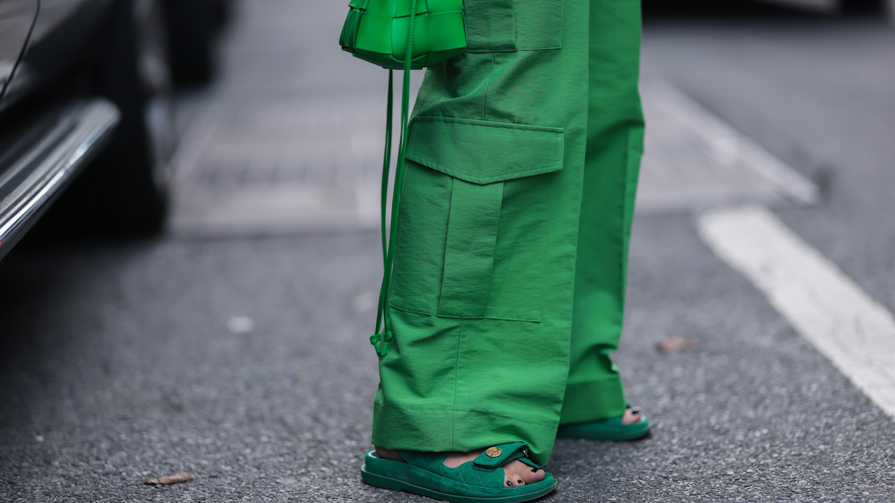 Are you into the cargo pant trend? Today I dropped a new styling