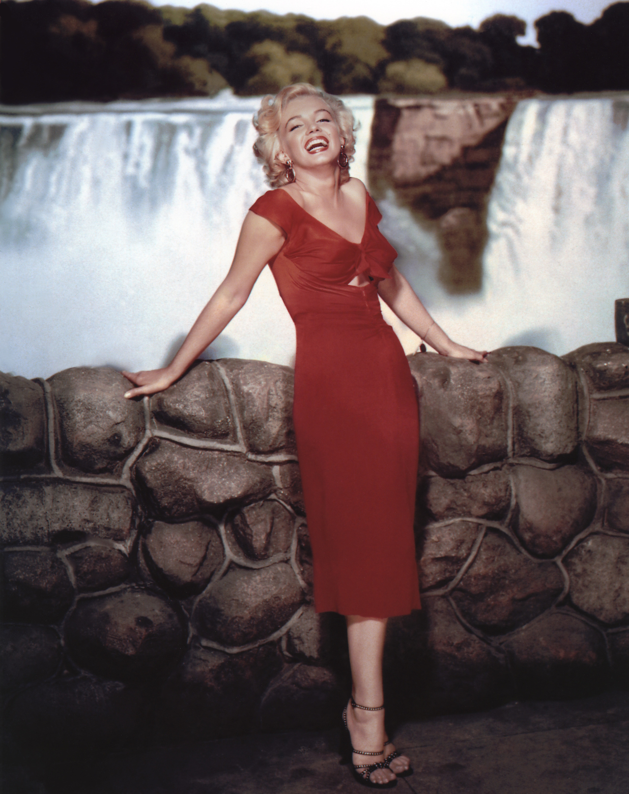 The secrets behind Marilyn Monroe's hot pink dress in “Niagara” | Vogue  France
