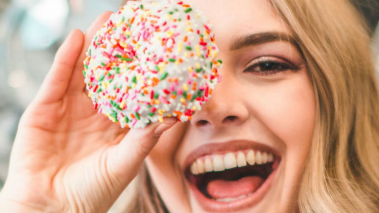 doughnut-happy-woman-smiling