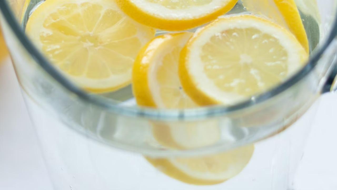 water-lemons-drink