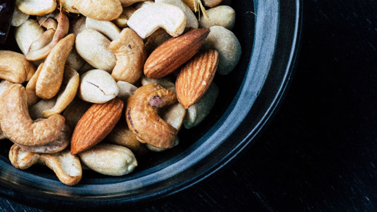 nuts-fruits-snacks-healthy-food