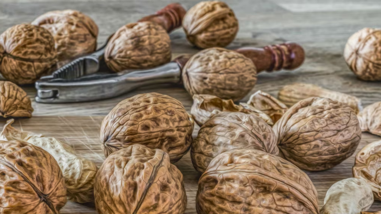 nuts-walnuts-snacks-food-diet-healthy