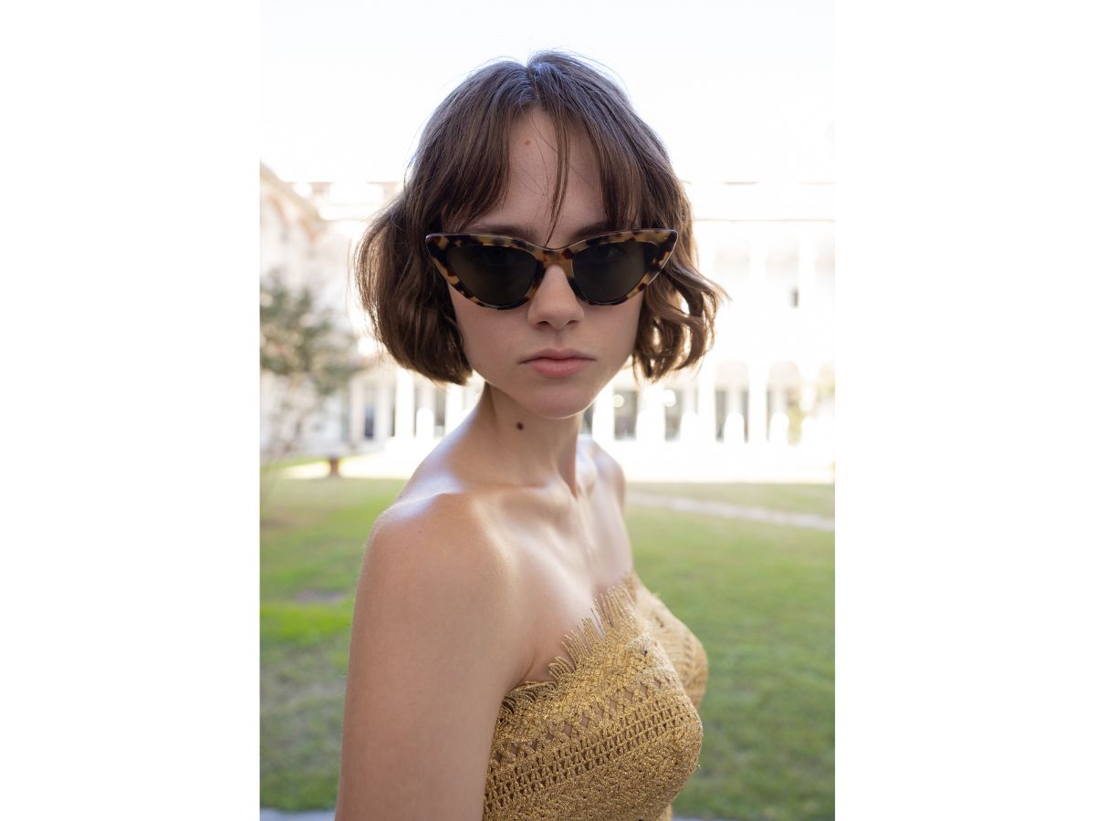 short-bob-hair-wavy-hairstyle 