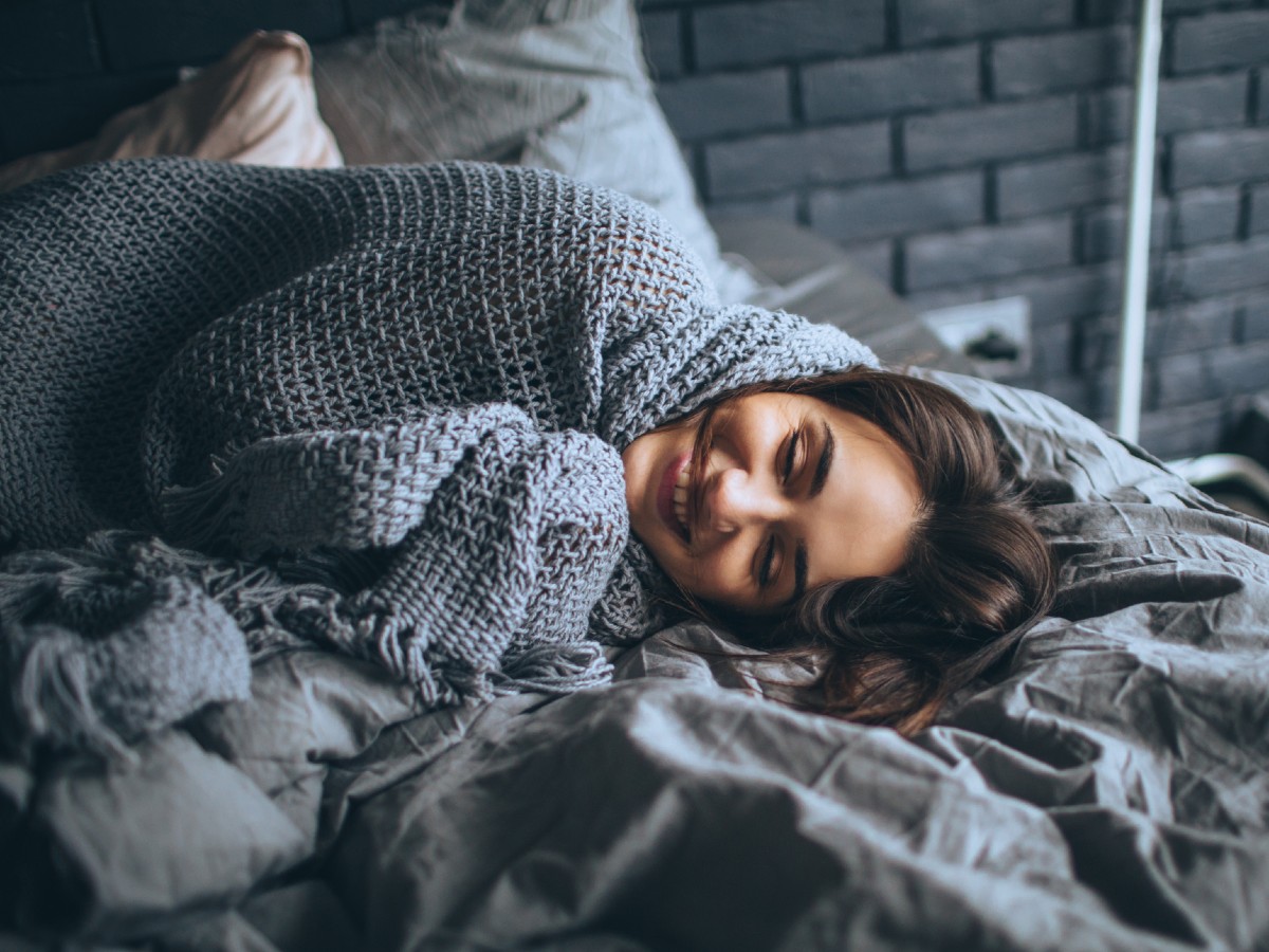 sleep-bed-woman-rest-tricks