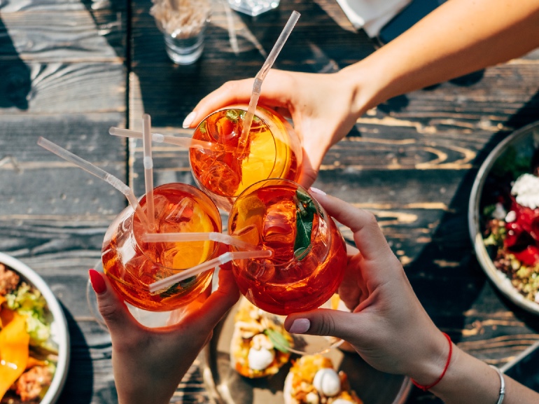 aperitivo-drinks-summer-alcohol-zodiac-sign