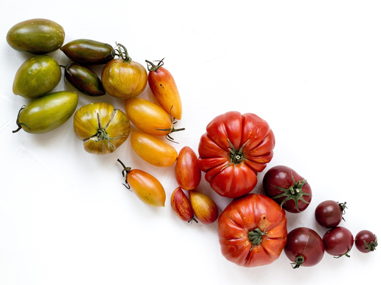 color-diet-unsplash-tomatoes-nutrition-health