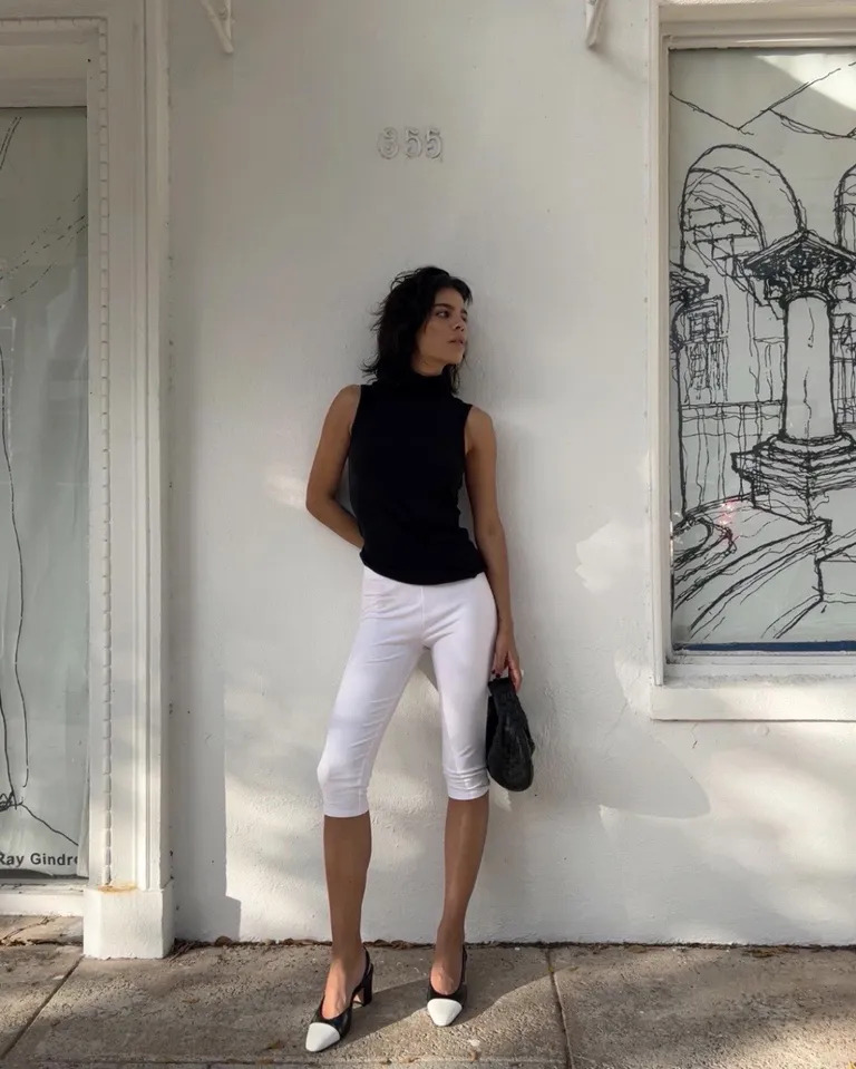 Every stylish gal is hopping on the capri pants trend.