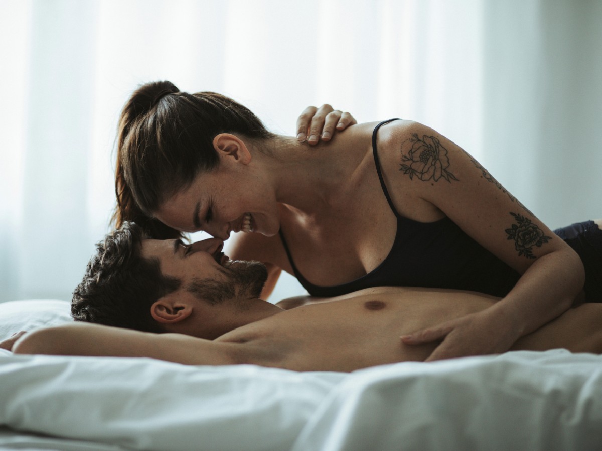 sex-couple-love-dream-erotic-bed