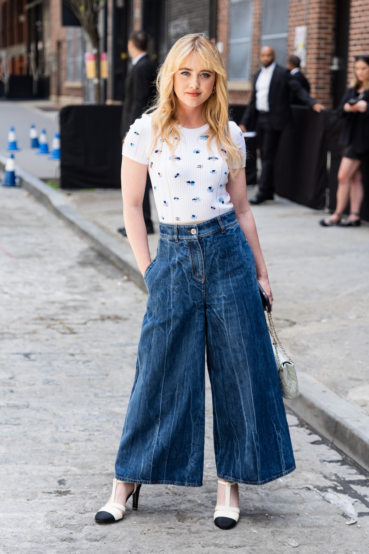 NYC Summer Outfit Inspiration Stylish & Comfortable City Summer Looks 8 https://graziamagazine.com/us/wp-content/uploads/sites/15/2024/06/palazzo-pants-street-style-summer-5.jpg?utm_source=chatgpt.com