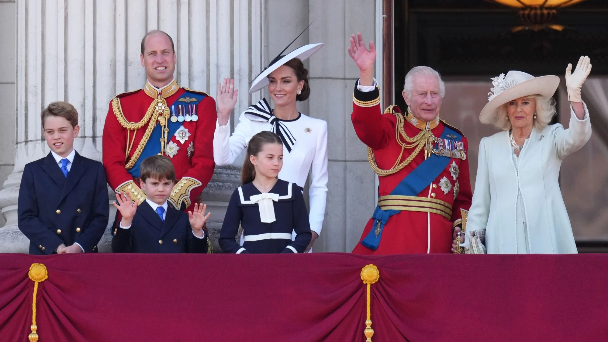 Shocking: Kate Middleton Replaced in Royal Family Photos!