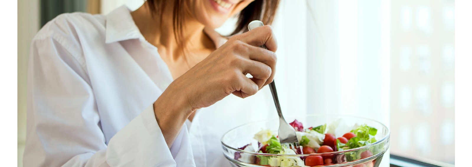 woman-eating-salad-diet
