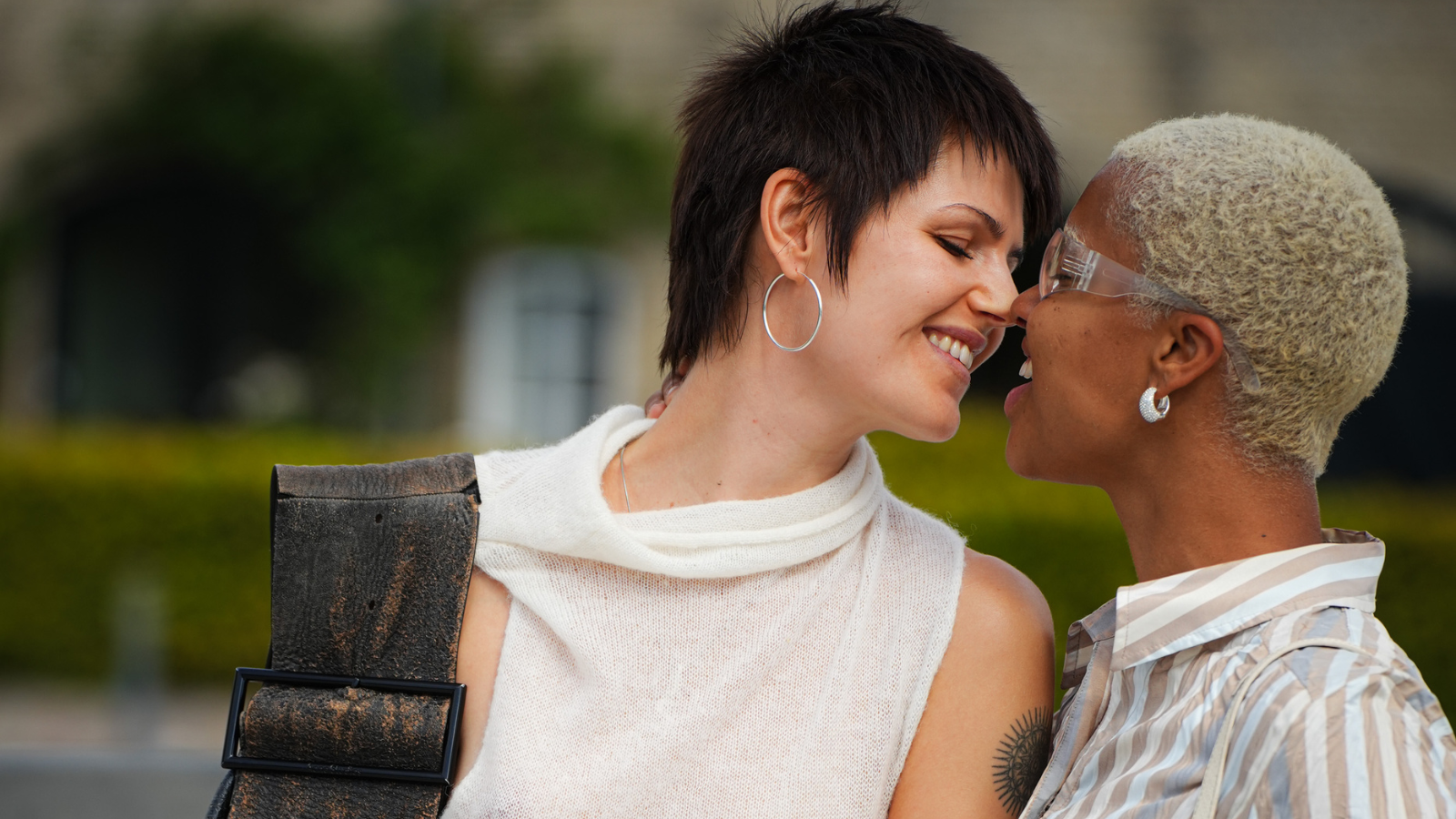 Swerving is a toxic and cowardly behavior that indicates your relationship is in danger and a breakup may be near.