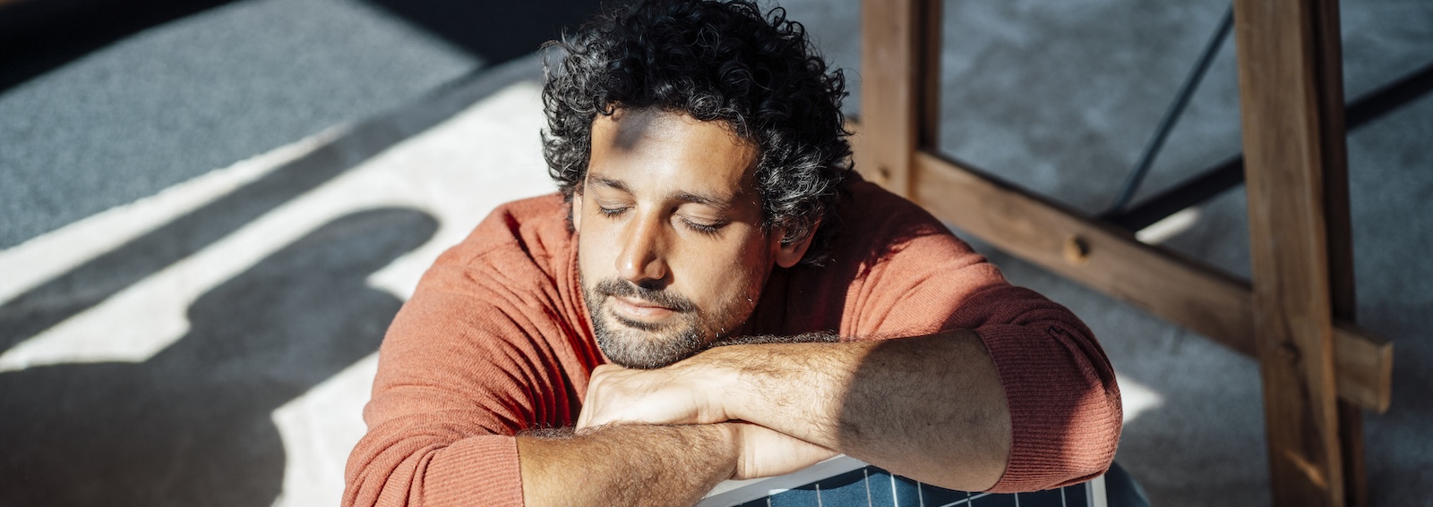 GettyImages-relax-sun-bathing-man.