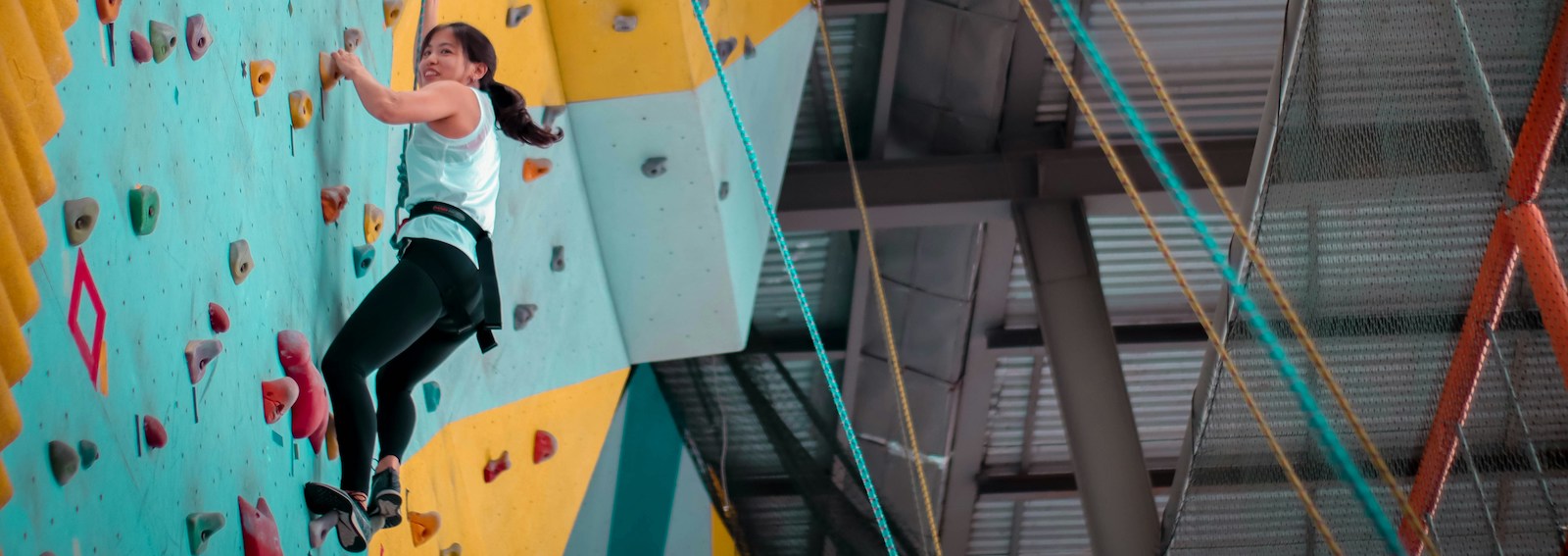 indoor-hero-gym-bouldering-climbing-sports