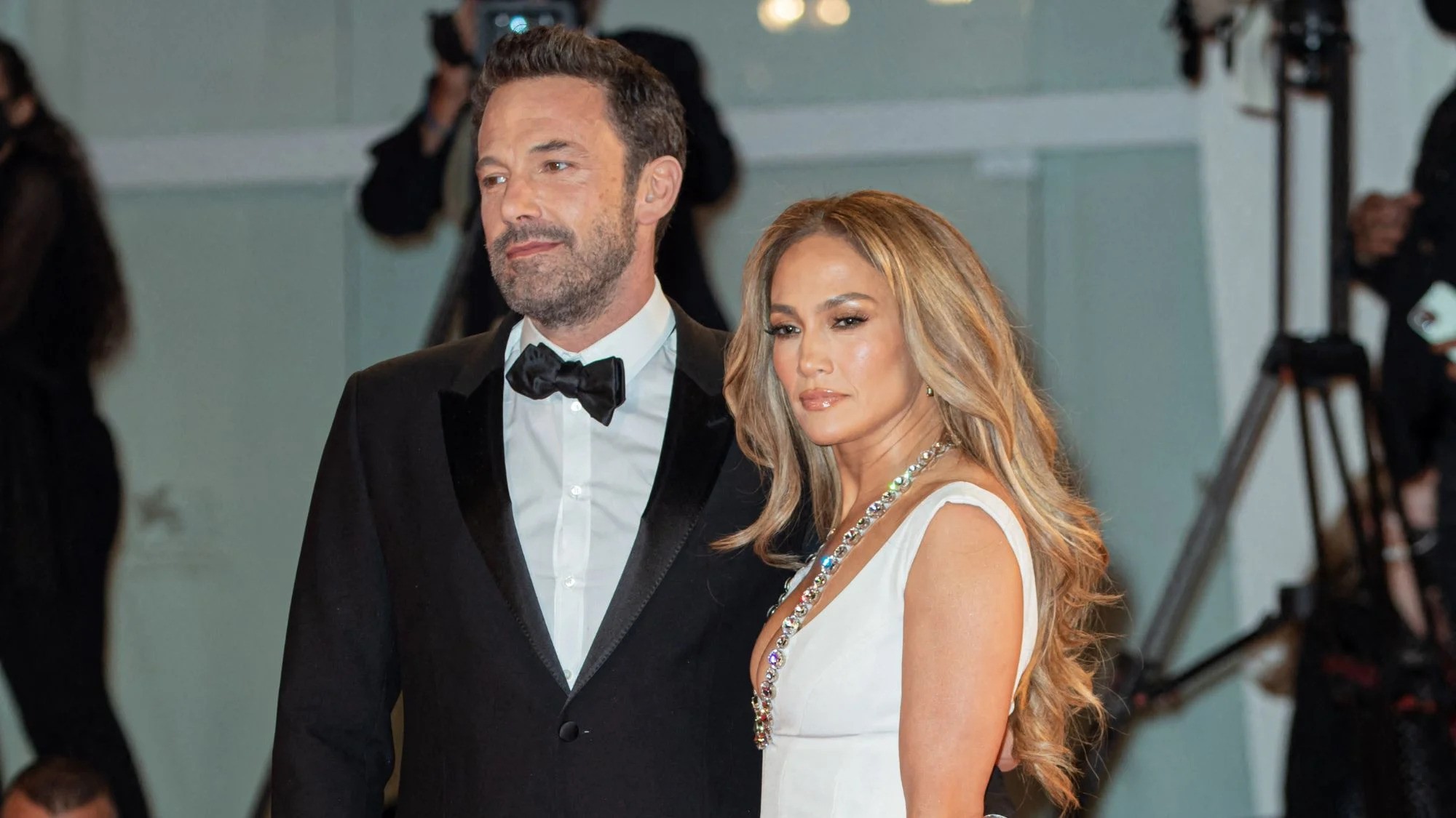 Jennifer Lopez and Ben Affleck Kiss During Divorce Drama