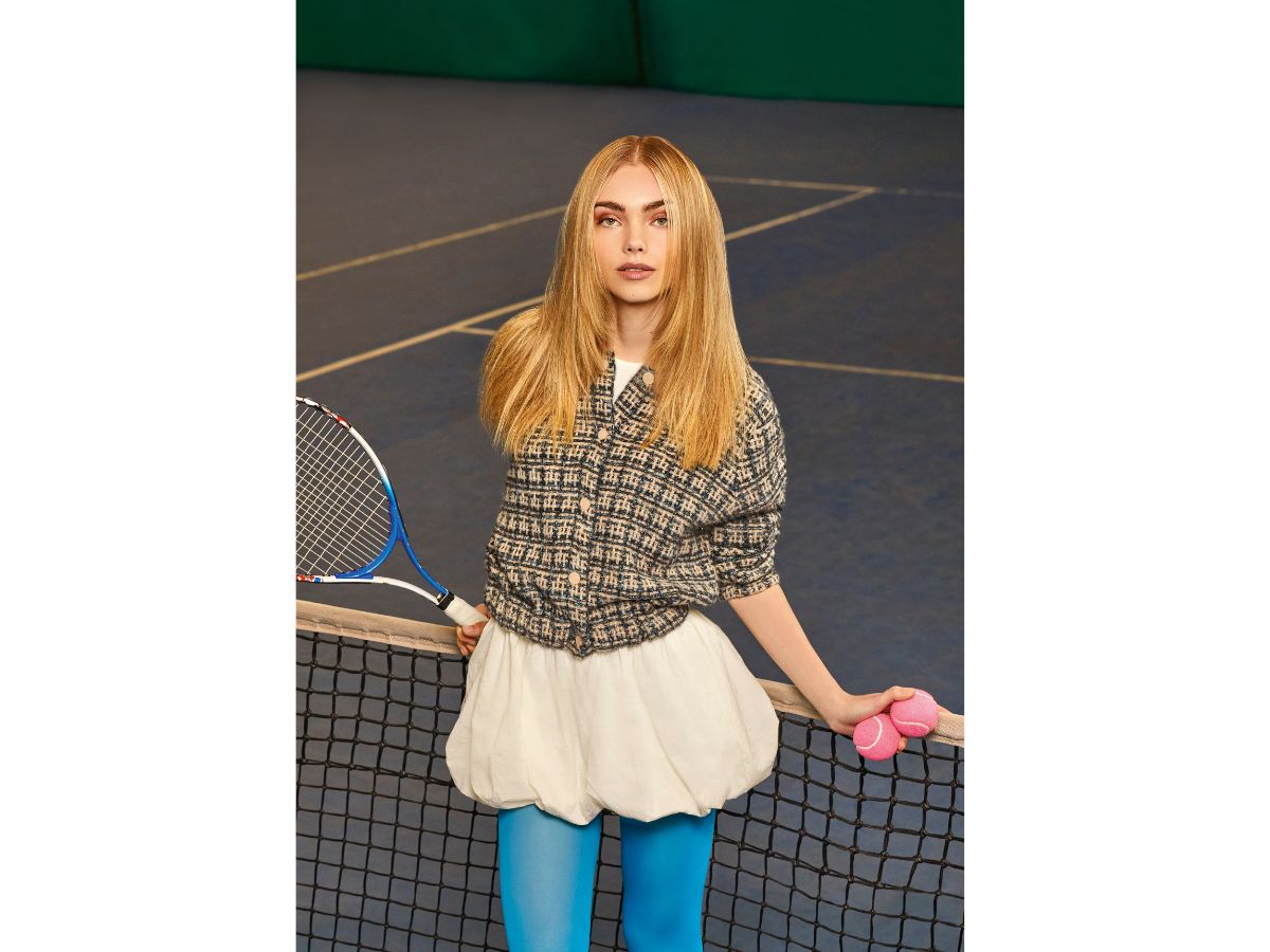 blonde-woman-tennis-hair-fashion