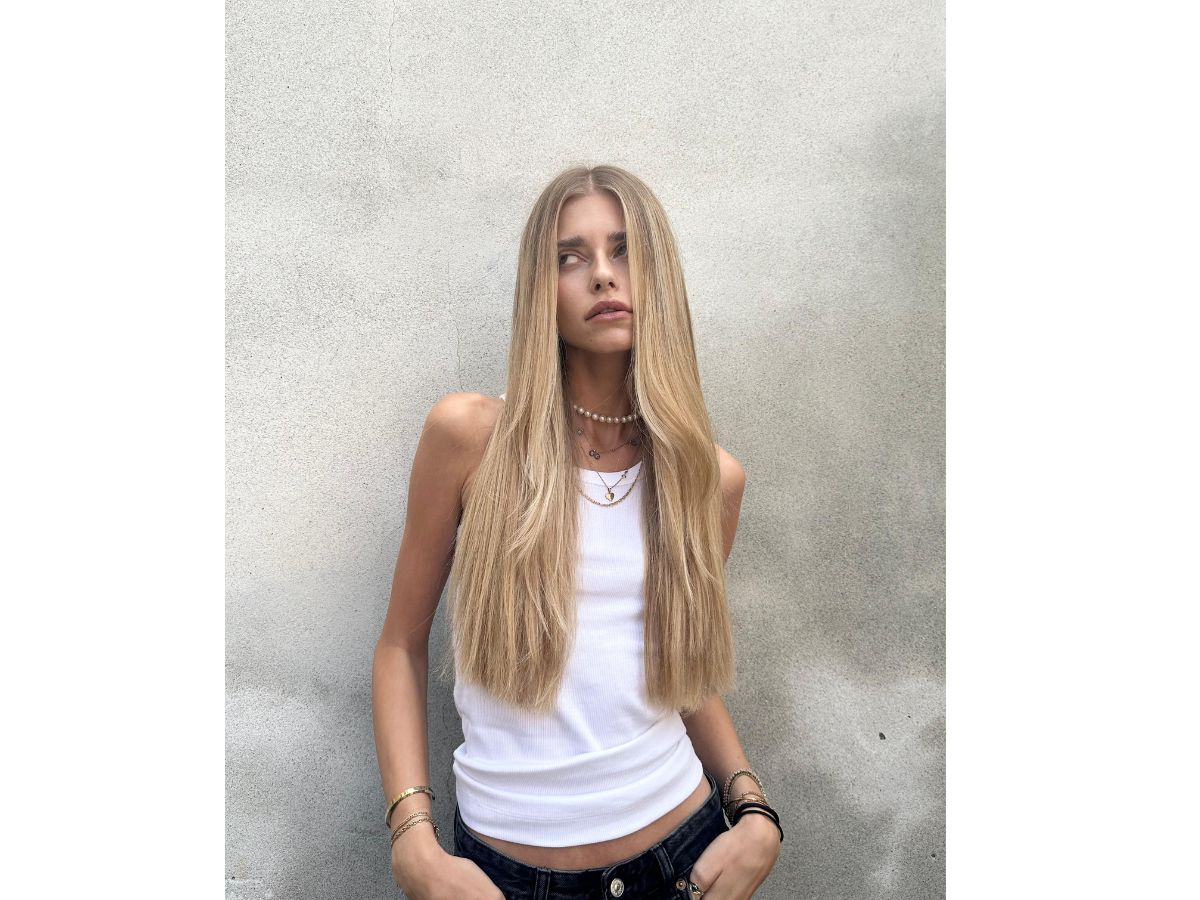 straight-hair-woman-model